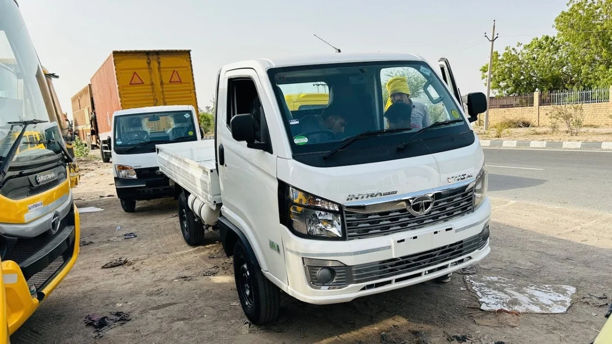 Tata Intra V40 CNG Pickup